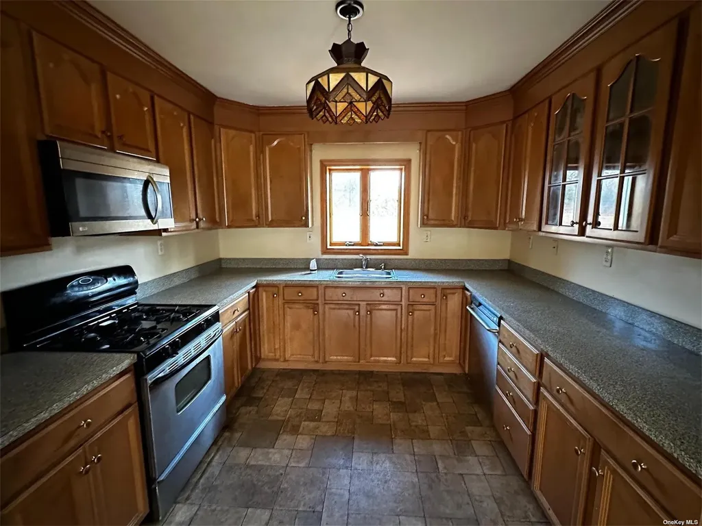 2468 River Road Calverton NY 11933
