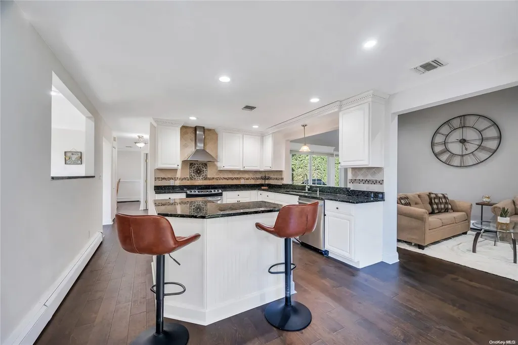 4 Croyden Drive Massapequa NY 11758
