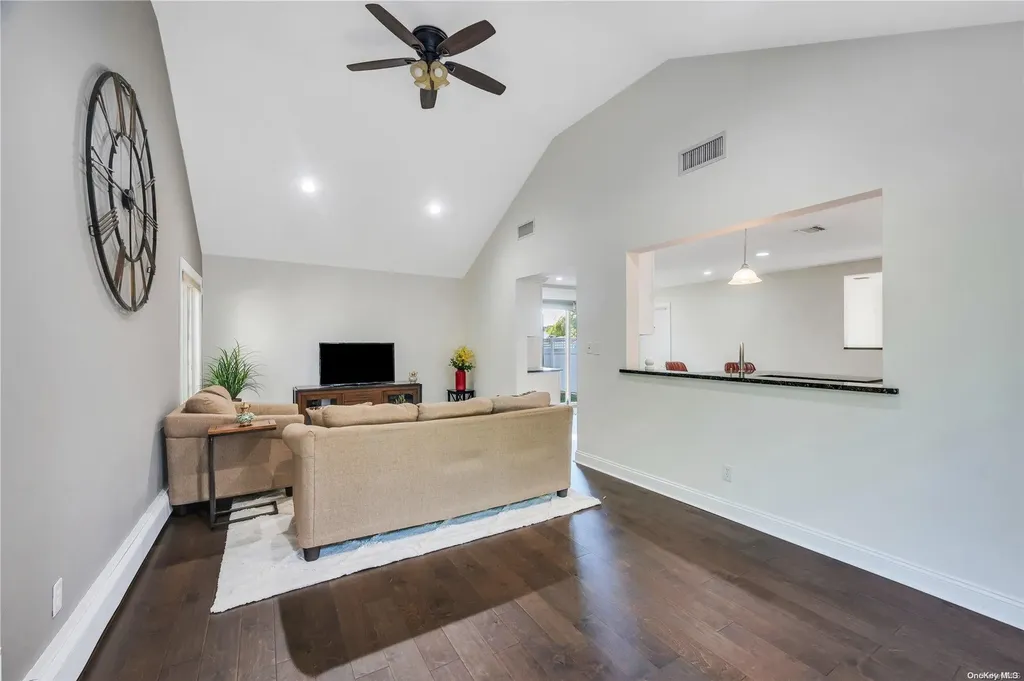4 Croyden Drive Massapequa NY 11758