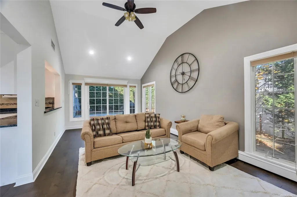 4 Croyden Drive Massapequa NY 11758
