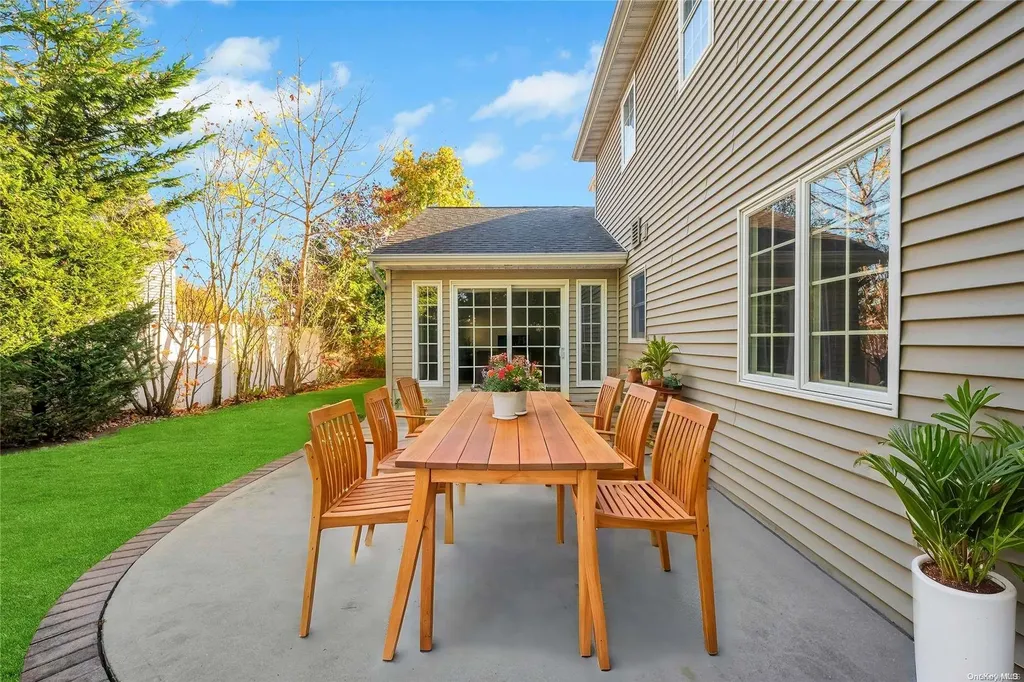 4 Croyden Drive Massapequa NY 11758