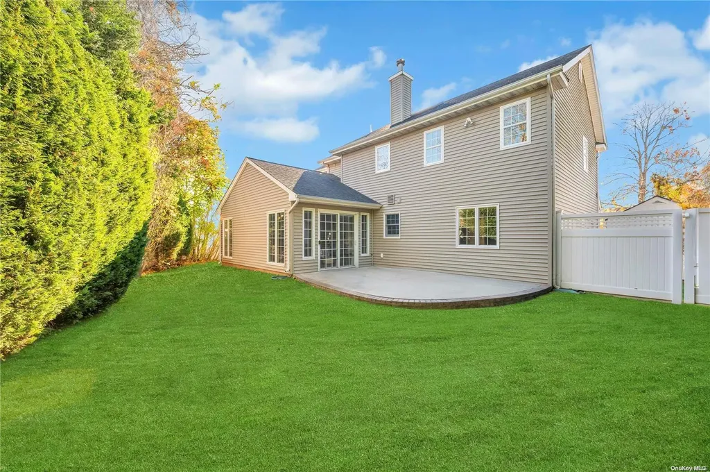 4 Croyden Drive Massapequa NY 11758