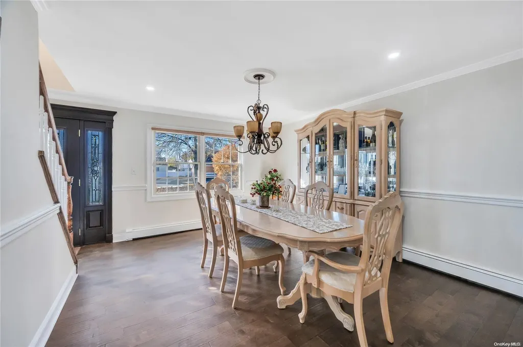 4 Croyden Drive Massapequa NY 11758
