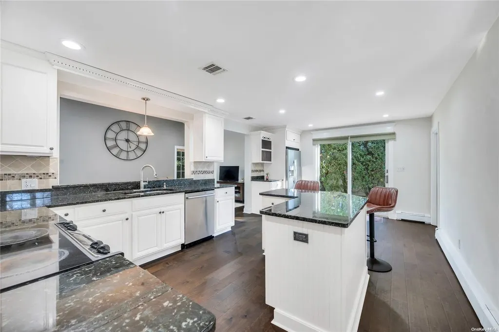 4 Croyden Drive Massapequa NY 11758