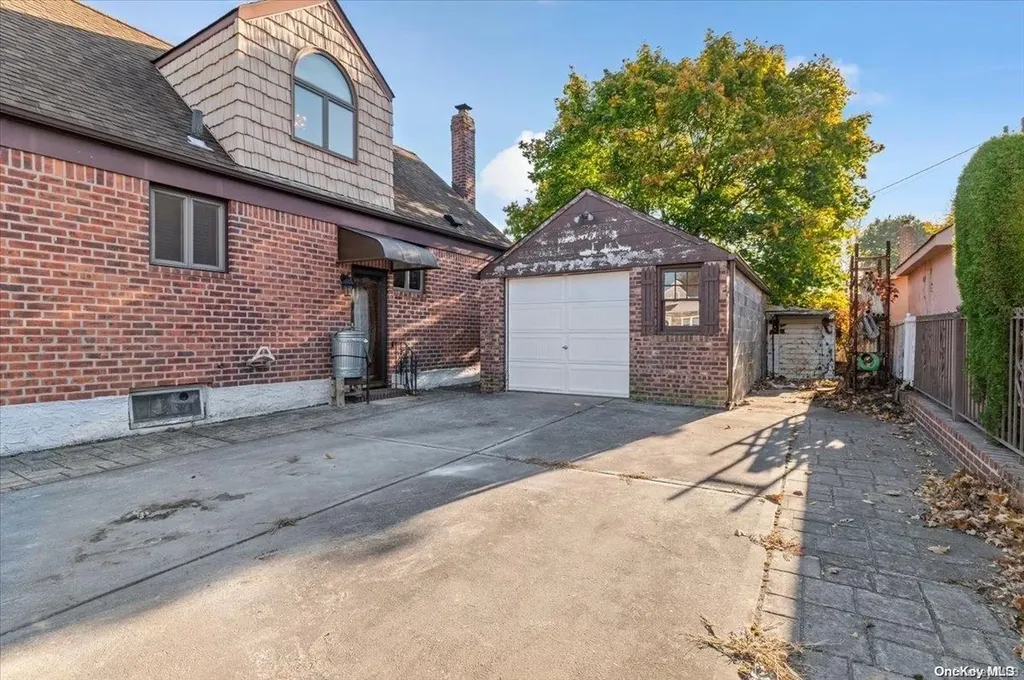 155 King Street Elmont NY 11003