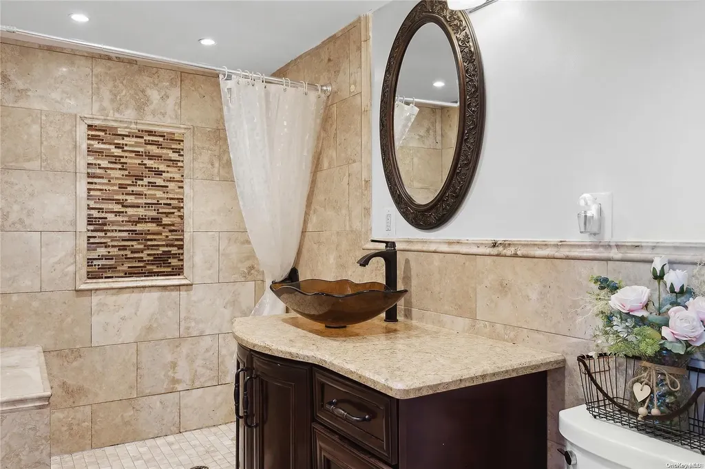 63 Brookfield Road Valley Stream NY 11581