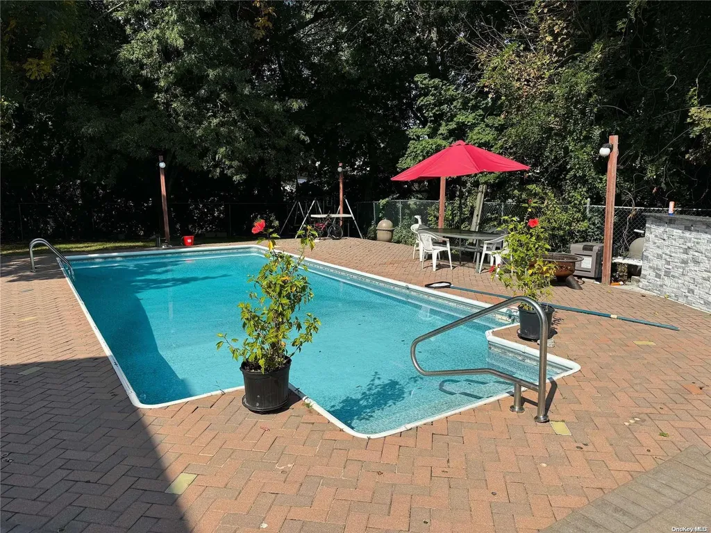 63 Brookfield Road Valley Stream NY 11581