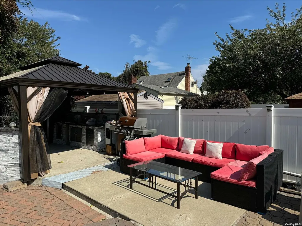 63 Brookfield Road Valley Stream NY 11581