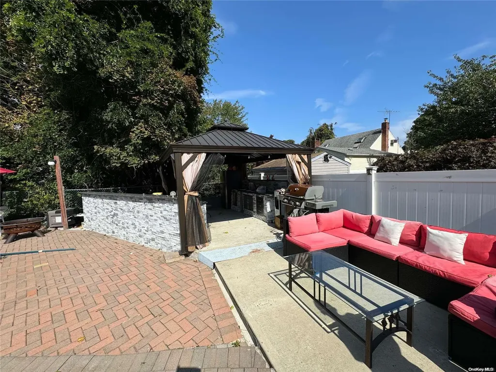 63 Brookfield Road Valley Stream NY 11581