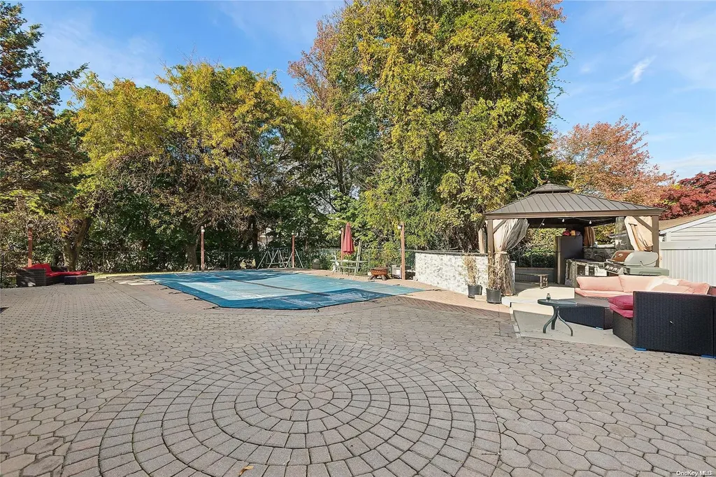 63 Brookfield Road Valley Stream NY 11581