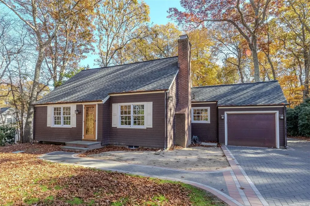 61 Thompson Hay Path Setauket NY 11733