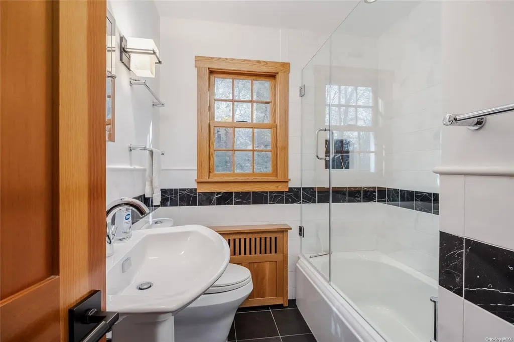 61 Thompson Hay Path Setauket NY 11733