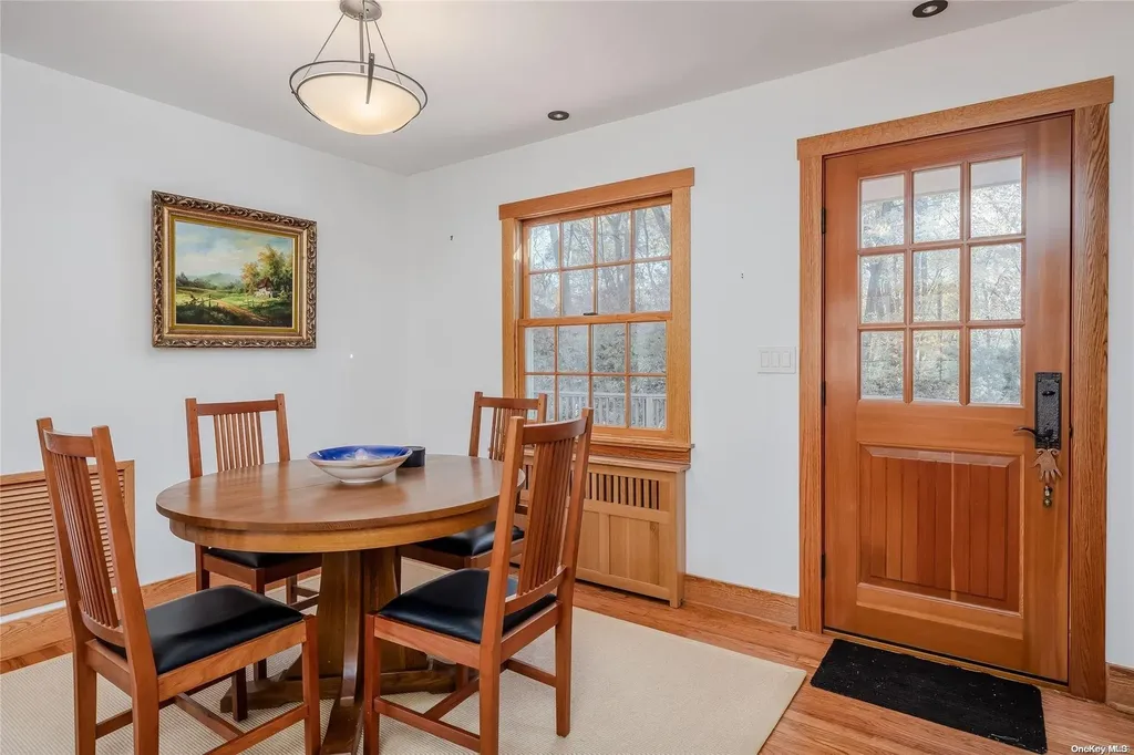 61 Thompson Hay Path Setauket NY 11733