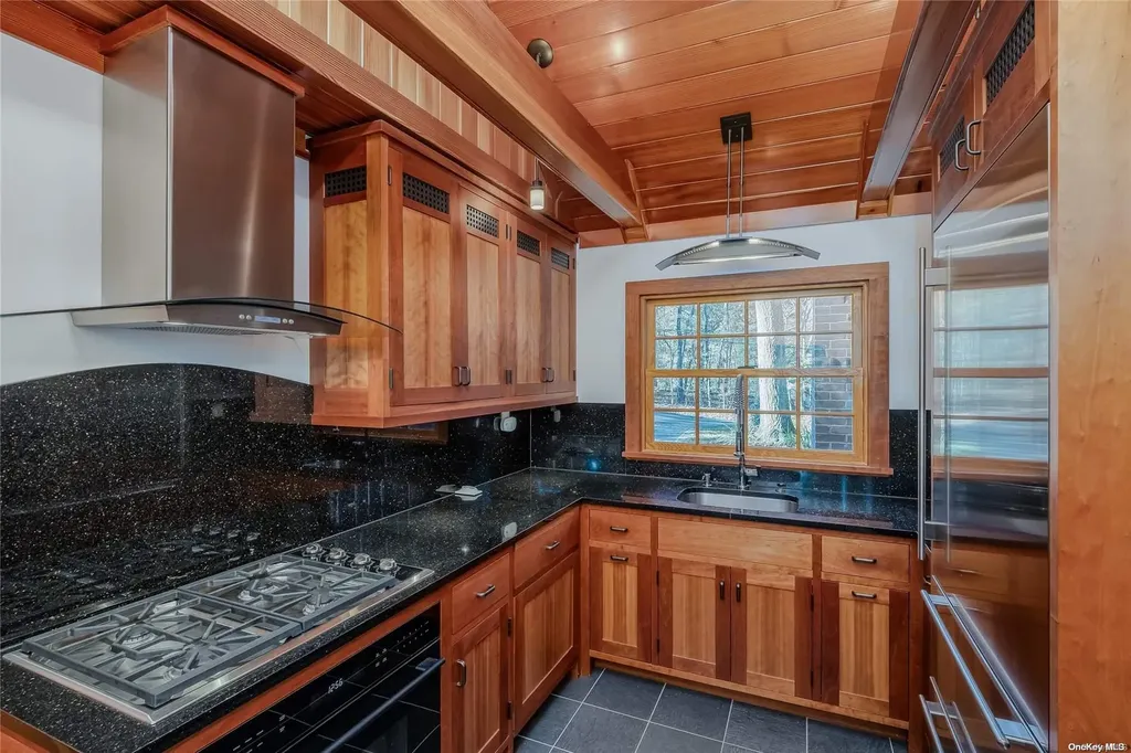 61 Thompson Hay Path Setauket NY 11733