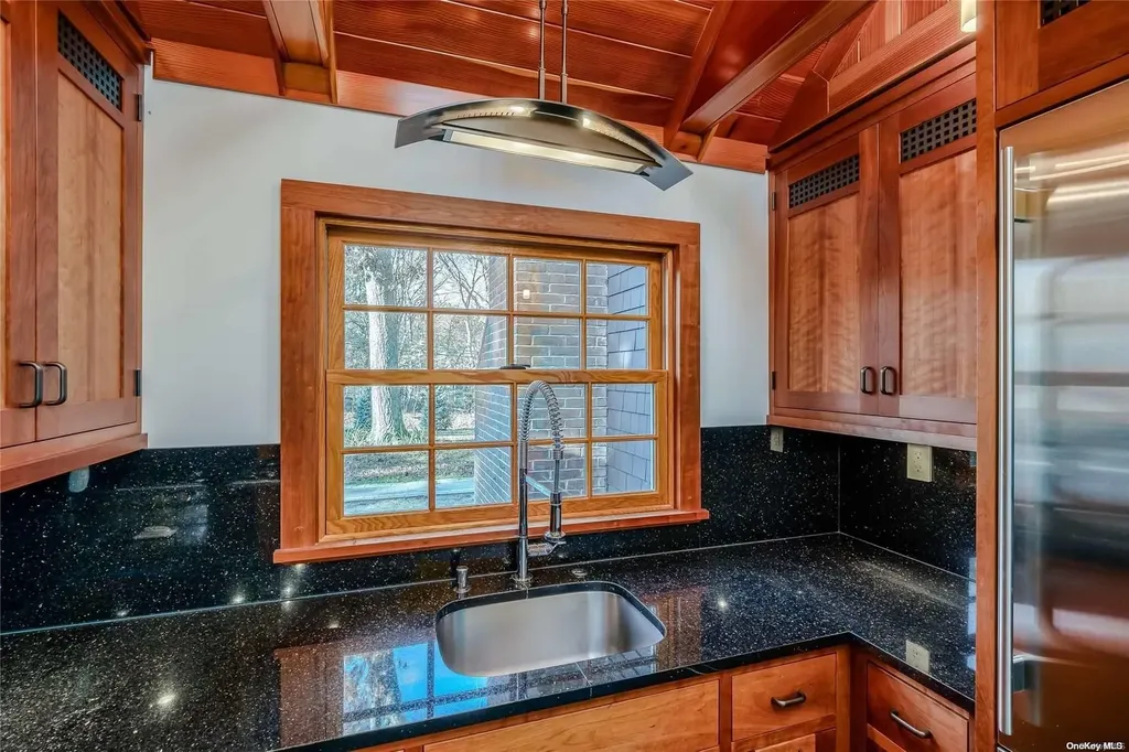 61 Thompson Hay Path Setauket NY 11733