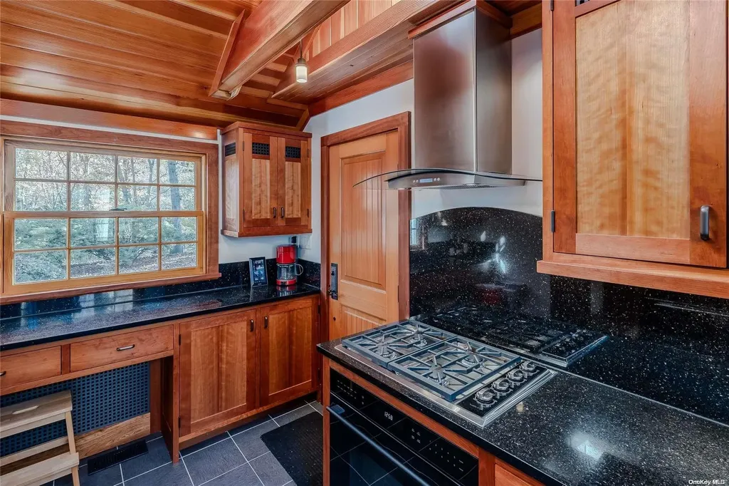 61 Thompson Hay Path Setauket NY 11733