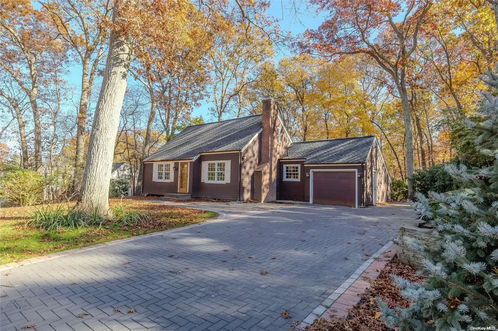 61 Thompson Hay Path Setauket NY 11733