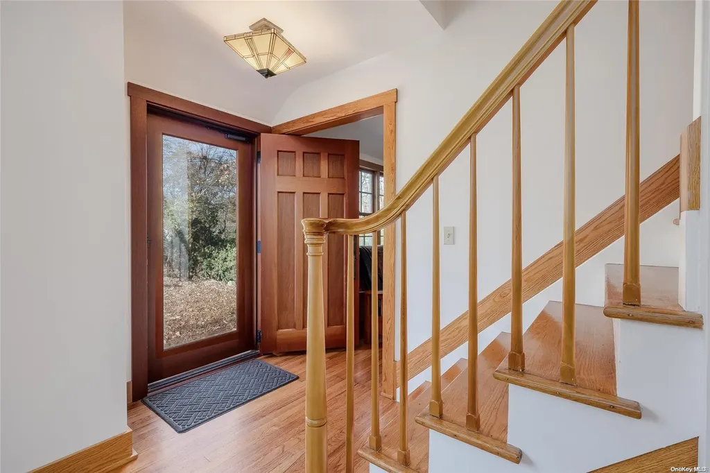 61 Thompson Hay Path Setauket NY 11733