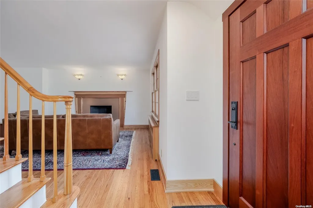 61 Thompson Hay Path Setauket NY 11733