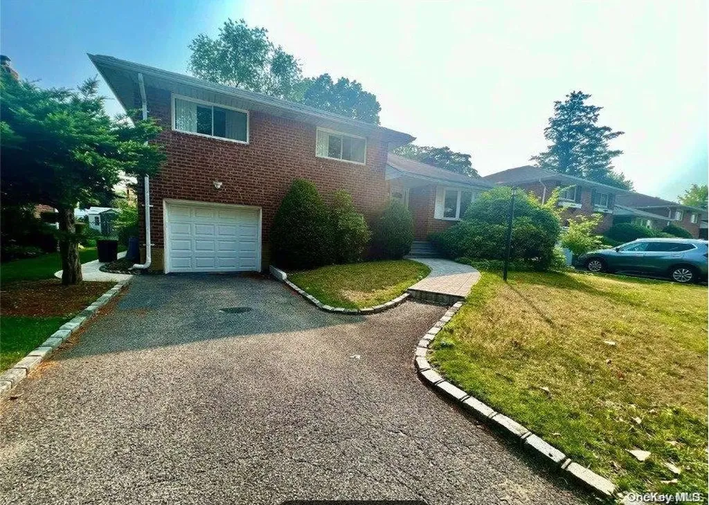 17 Willets Avenue Syosset NY 11791
