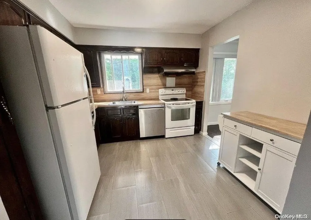 17 Willets Avenue Syosset NY 11791