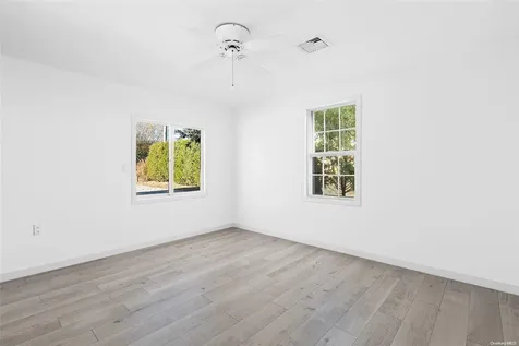 68 Little Neck Road Southampton NY 11968