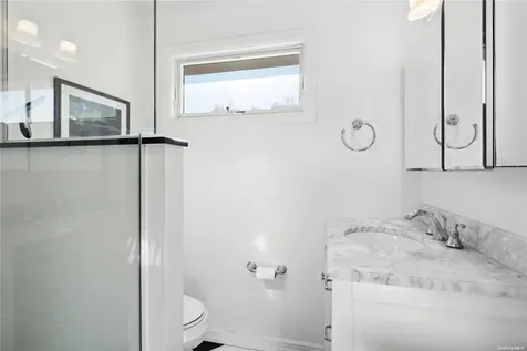 68 Little Neck Road Southampton NY 11968