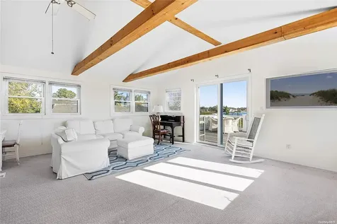 68 Little Neck Road Southampton NY 11968