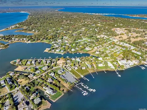 68 Little Neck Road Southampton NY 11968