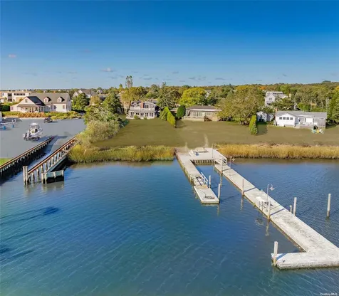 68 Little Neck Road Southampton NY 11968