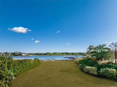 68 Little Neck Road Southampton NY 11968
