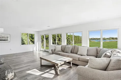 68 Little Neck Road Southampton NY 11968