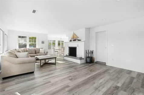 68 Little Neck Road Southampton NY 11968