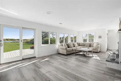 68 Little Neck Road Southampton NY 11968