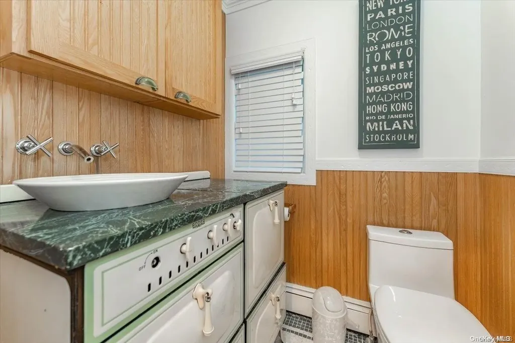 207 Combs Avenue Woodmere NY 11598