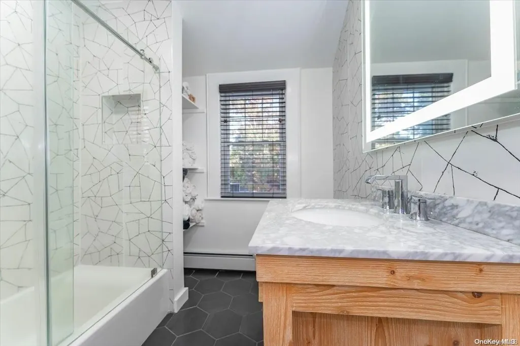 207 Combs Avenue Woodmere NY 11598