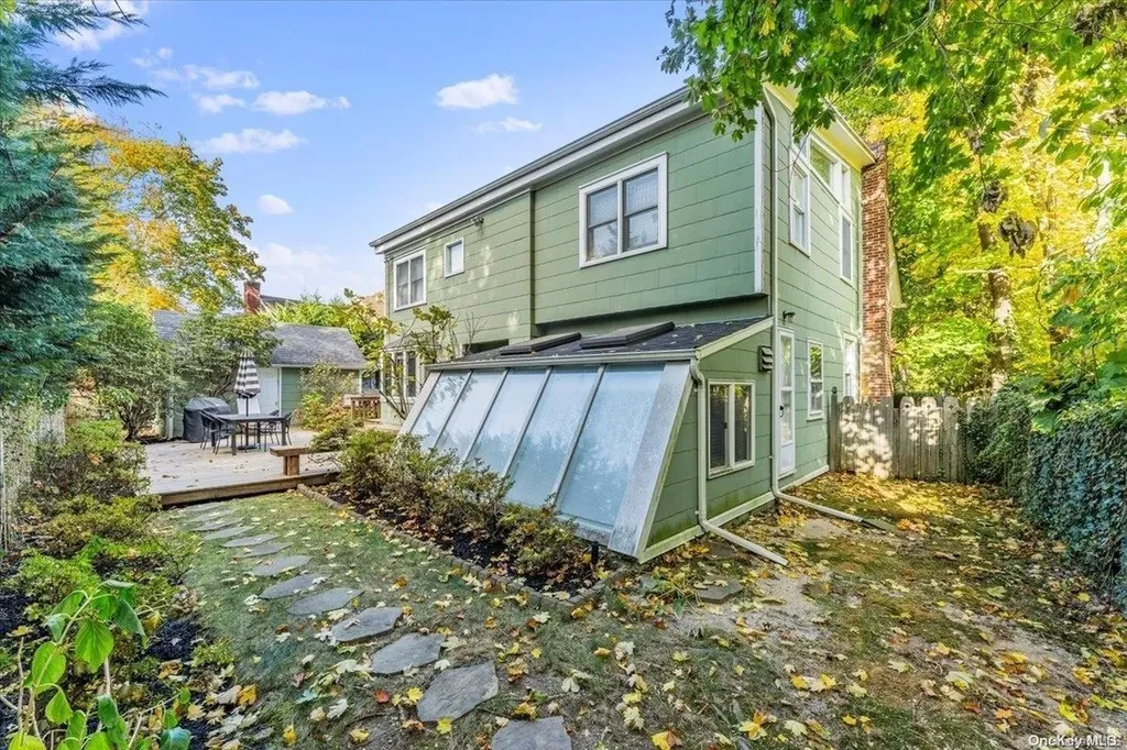 207 Combs Avenue Woodmere NY 11598