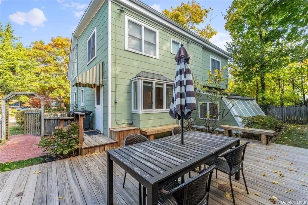 207 Combs Avenue Woodmere NY 11598