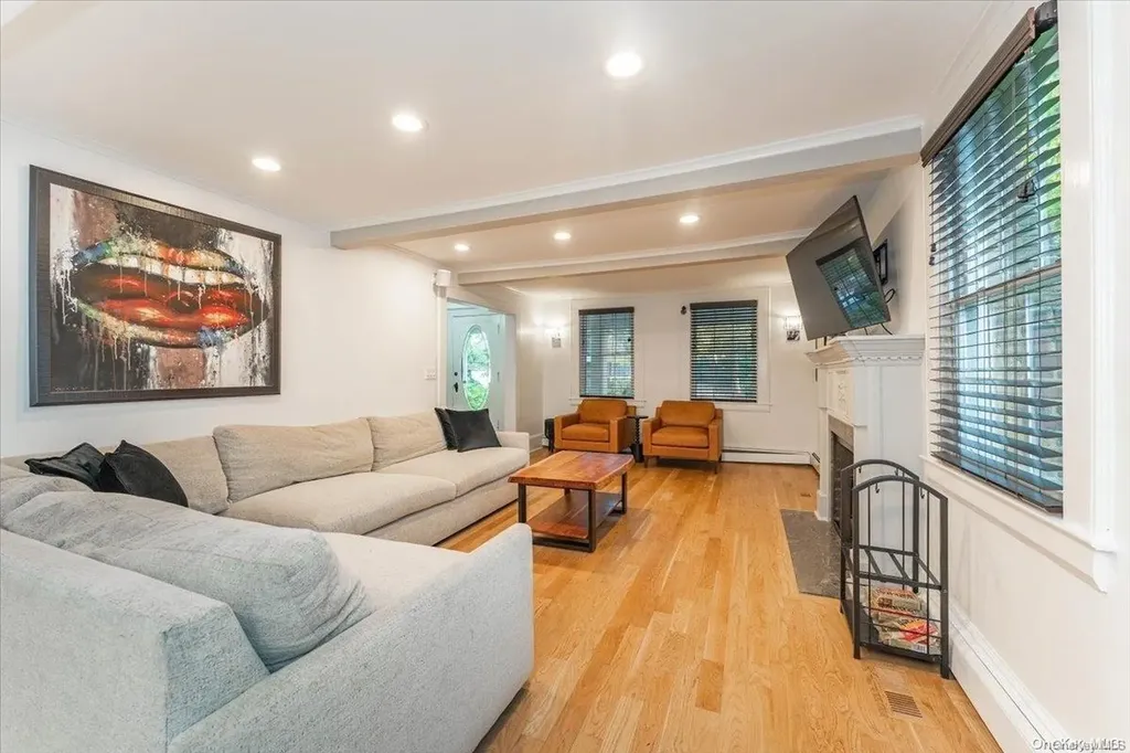 207 Combs Avenue Woodmere NY 11598