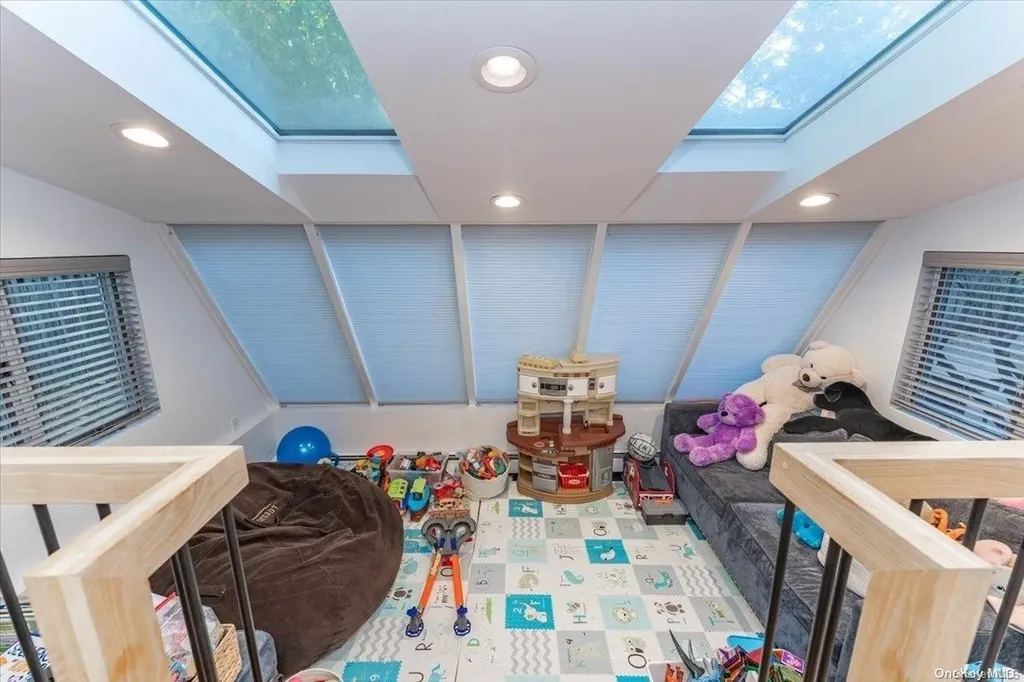 207 Combs Avenue Woodmere NY 11598