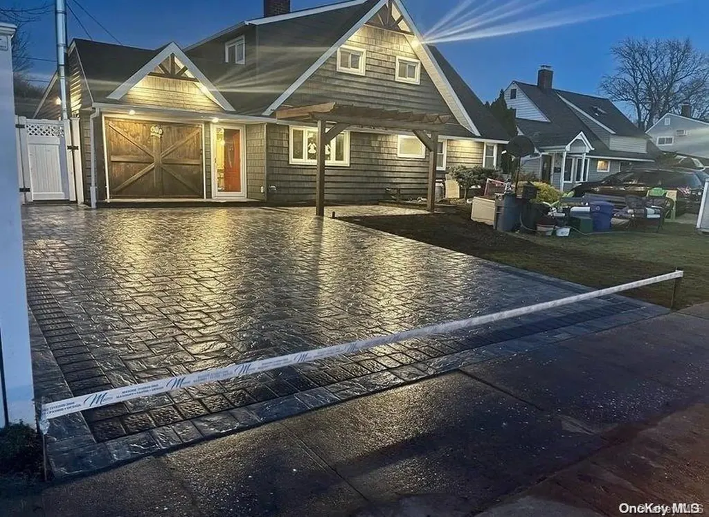 17 Tinder Lane Levittown NY 11756