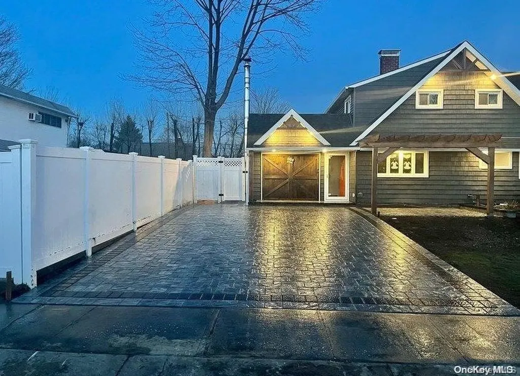 17 Tinder Lane Levittown NY 11756