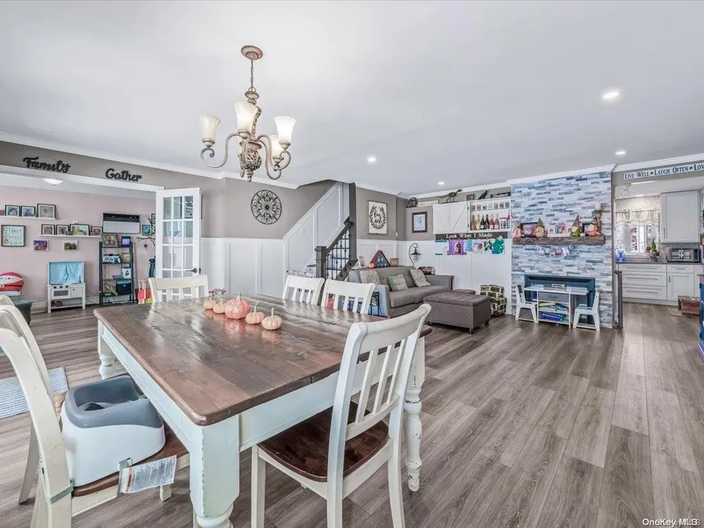 17 Tinder Lane Levittown NY 11756