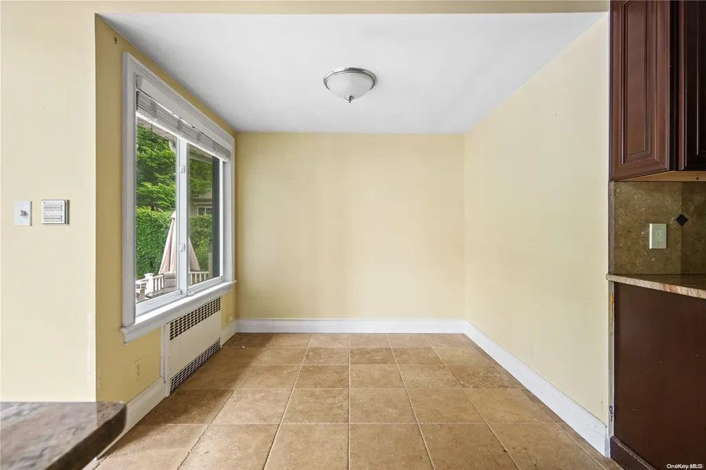 48 Smith Street Glen Head NY 11545