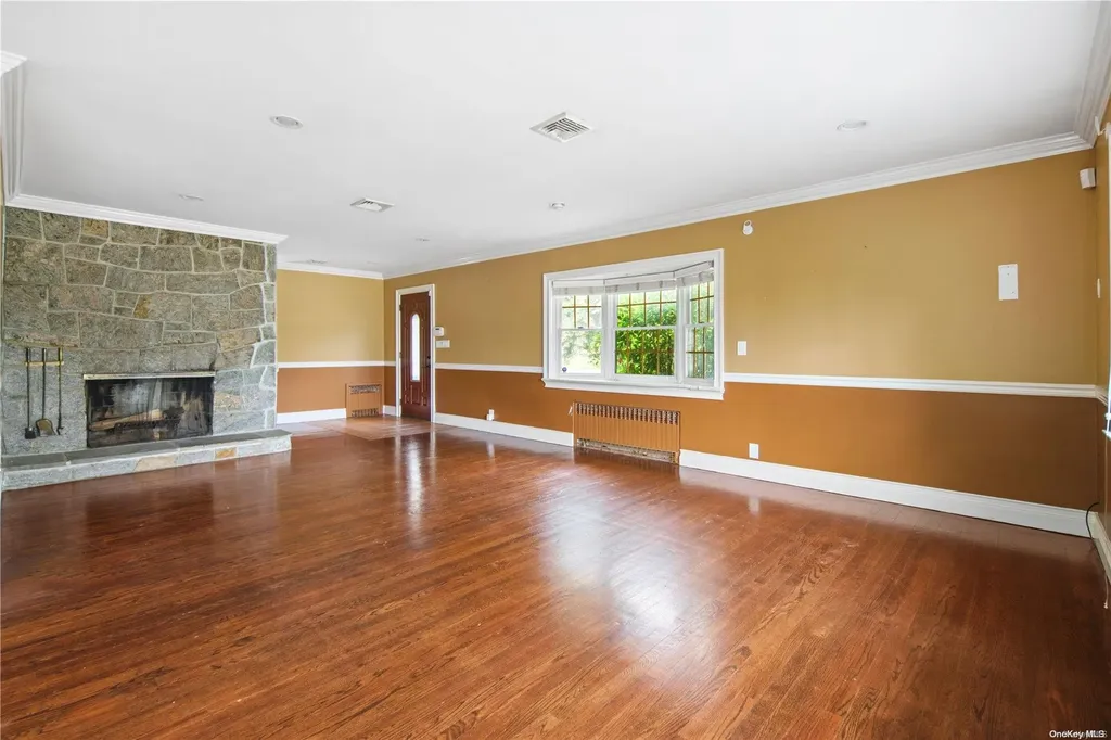 48 Smith Street Glen Head NY 11545