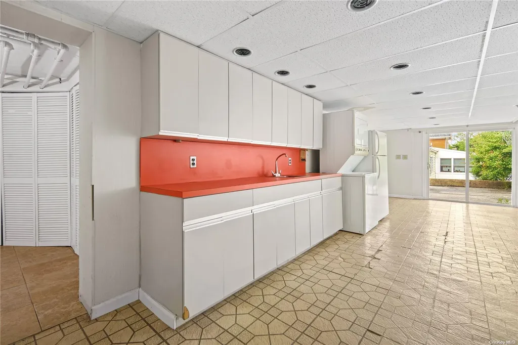 48 Smith Street Glen Head NY 11545