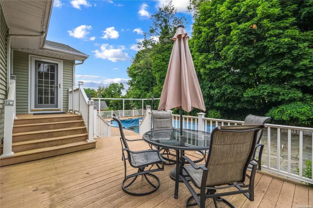 48 Smith Street Glen Head NY 11545