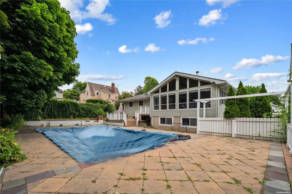 48 Smith Street Glen Head NY 11545