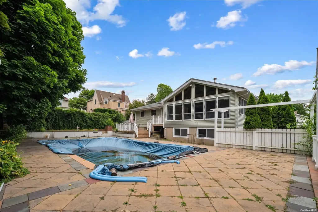 48 Smith Street Glen Head NY 11545