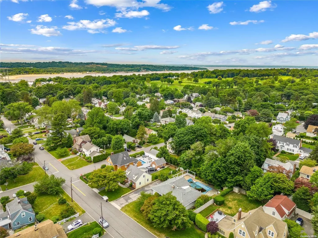 48 Smith Street Glen Head NY 11545
